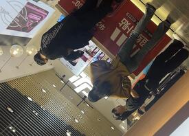 偷拍牛仔裤美女，这臀绝了