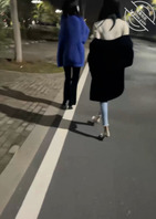 绿帽夫妻在公厕举行4p换妻大淫趴 无套轮流互操对方老婆 户外互绿激烈啪啪1