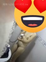 今晚又蹲到嫂子洗澡