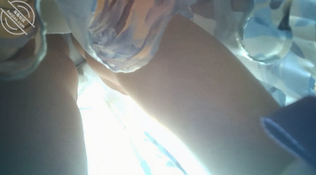 原创抄底：蓝色花长裙少妇 白内