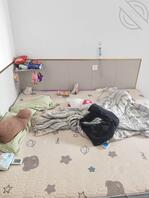 潜入一对情侣的房间发现一条脏脏的原味内裤