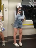 地铁上的女孩0