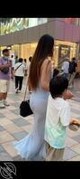 偷拍意淫拉着小孩逛街的丰满母狗，老公和儿子都在身边还打扮的这么骚真欠操2