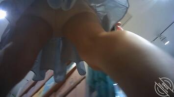 抄底CD蓝色连衣裙少妇2