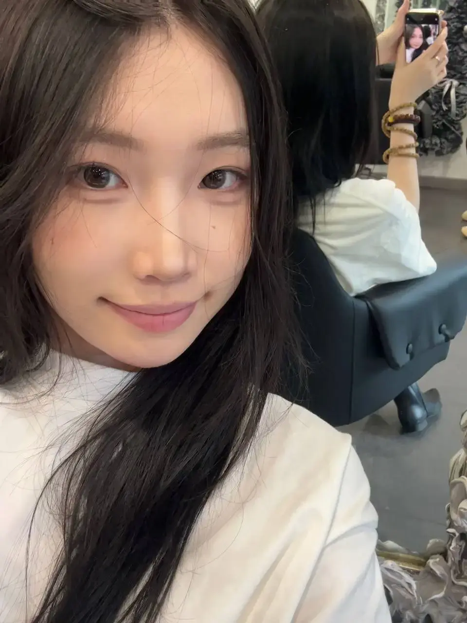 厦门大学极品女大学生妹 邵芸溪 曼妙模特身材 握着肉棒深情跪舔 性感丝足无套按在身下狠狠抽插中出 