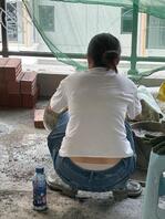 偷拍的装修师傅，估计有点骚哦，屁股沟都漏出来了1