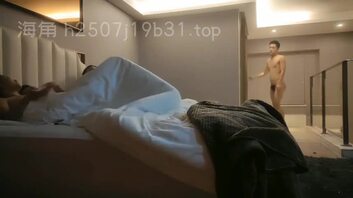 兄弟说他特别喜欢我戴眼镜的媳妇，互换媳妇4p，兄弟把我媳妇艹的高潮不断