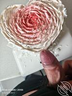 丈母娘过生日，给她的蛋糕加点料。看着她全部吃下去