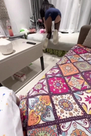 少妇含跳跳糖口交沙发飘窗前被后入猛操内射！