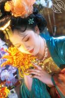 我有三个漂亮的姐姐，每天我都会幻想跟她们乱伦，对她们进行打胶0