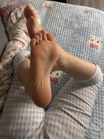 表姐早就知道我用她的内裤撸 选择用脚帮我!0