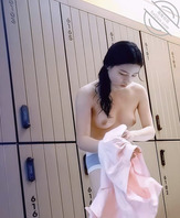 女菩萨来咯～偷拍洗浴换衣间