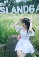 在外出差,只能在监控里默默看着老爸和我老婆做爱!2