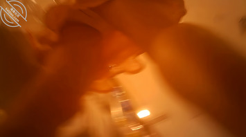 原创抄底：粉色连衣裙裙细腿美女