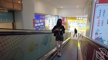 【露出专题】骚逼商场透明黑丝露出，惊呆路人2
