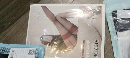反差姐姐衣柜里的丝袜和玩具