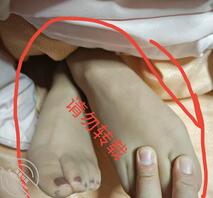 绿妈奴儿子丝袜骚妈0