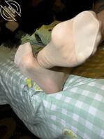 偷拍到老媽的丝袜脚0