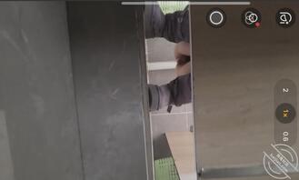 今天尾随厕拍一个小姐姐，大家一起鉴赏下！1