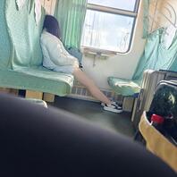 火车偷拍瞌睡萝莉2