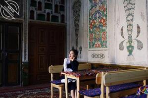 天上金絲鵲，人間空乗員。1