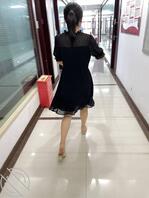 办公室抄底人妻少妇黑内内0