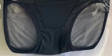 成功送给妈妈丝袜，带着妈妈去拍照回家后内裤都湿了