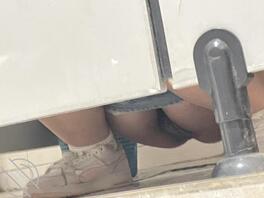 偷拍女厕1
