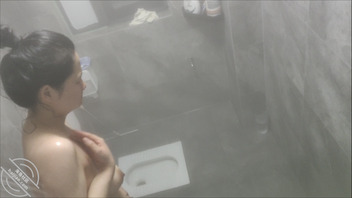 偷拍表姐洗澡（1）0