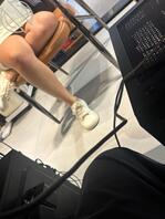 偷拍同事底裤 这个骚逼想开腿了0