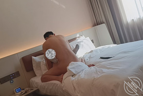 【原创】17.妹妹又缺钱了，那必须得用骚B来换，让她试试黄瓜的威力1