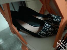 扫楼隔壁骚妇高跟鞋 谁打赶紧0