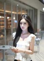 中传校花周娅希好美，仙姿玉貌，网友惊叹:蟾宫玉兔落凡尘！1