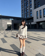 短裙出门美美拍照0