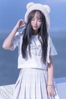 五十七、外景约拍---可爱小姐姐制服美腿很撩人，裙底走光喽1