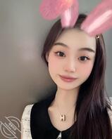 良家少妇，D罩杯美乳，完美露脸，骚气逼人，床上相当顺从，怎么玩都行