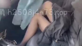 老爸满足不了风韵犹存的小妈我用大屌替爸爸解决问题，小妈被我征服操到喷水