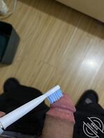 小姨子的牙刷 刷刷我的鸡巴！0