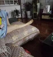 分享骚货舅妈的肥白大腿和美脚