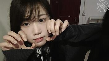 这个骚货在我家还自慰发骚,兄弟们你们说我要不要操了她录视频给兄弟们泄火0