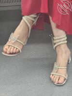 连续两天遇到，脚丫子真漂亮0