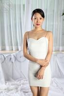 野男人给骚妈拍了组照片，妈妈穿上衣服更好看2