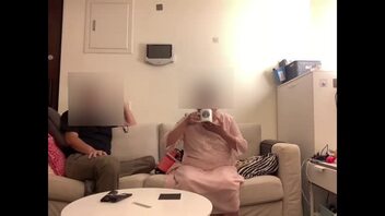 上【脏臭乱伦大妈】都是阴蒂垢，还装贞节不让操？！