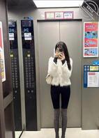 端庄的女神其实是反差公交车2