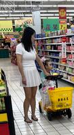 超市抓拍少妇和萝莉