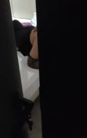 黑丝骚妻被单男无套后入