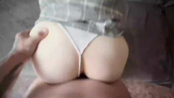 后入酒吧女的大屁股