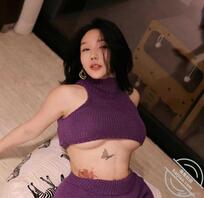 稍微露点，别嫌少啊！紫色战袍的小心机2