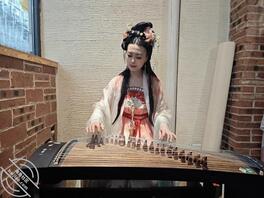 风韵犹存的熟女老a8老师自曝海友们评论过四十分享我真空旗袍上课照喔2