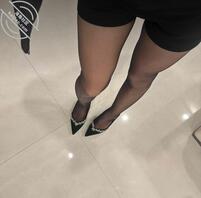 拜年丝袜勾丝，姐姐让我猜穿的什么内裤，行！母狗够骚！1